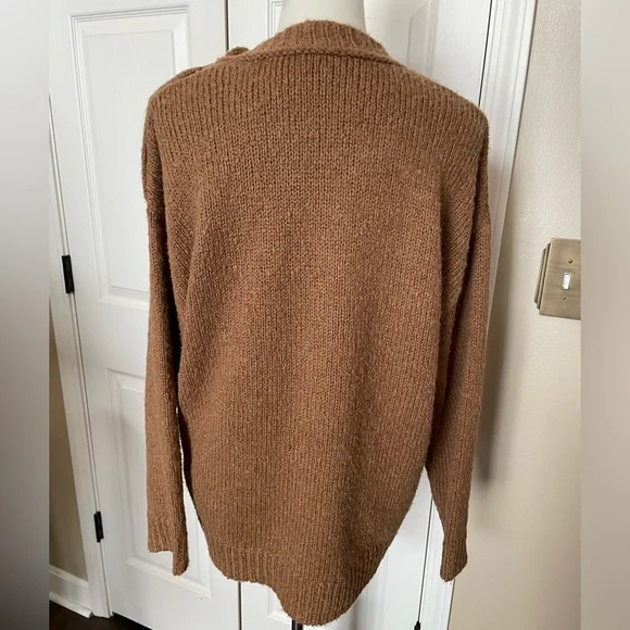 J. Crew Alpaca Blend Tan Button Shoulder Sweater Medium - Picture 4 of 7